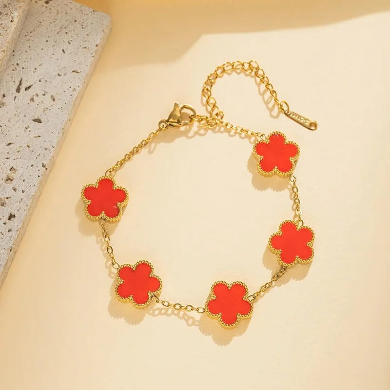 Lyreun Golden Toned Clover Bracelet